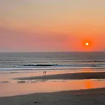 Spacious In Sunny Minutes To *