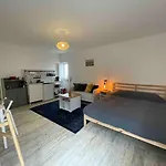 Spacious In Sunny Minutes To *