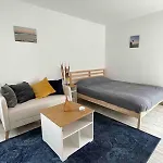 Spacious In Sunny Minutes To Апартаменты