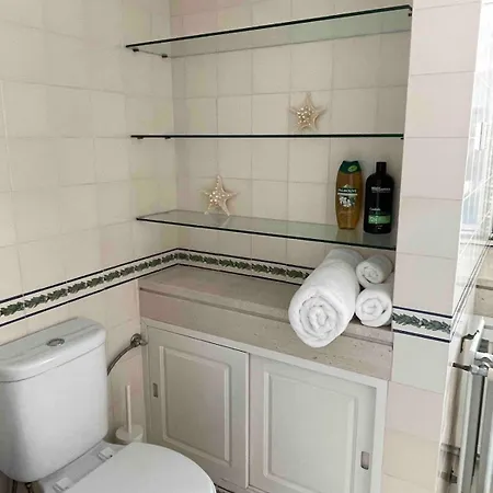 Apartman Spacious In Sunny Minutes To