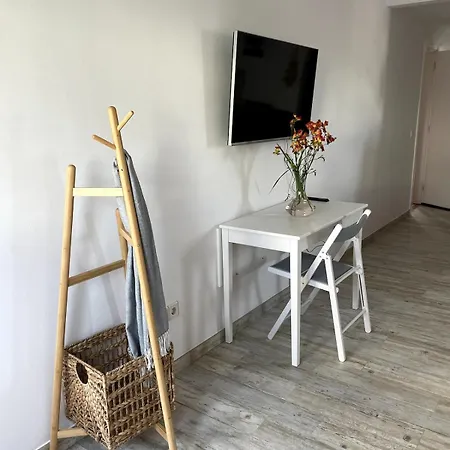 Апартаменты Spacious In Sunny Minutes To Лориньян
