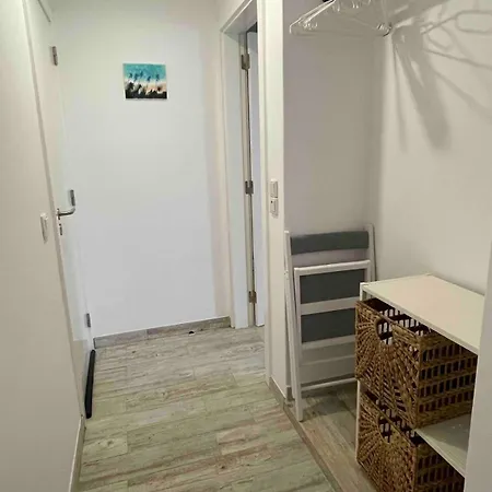 Spacious In Sunny Minutes To Апартаменты Лориньян