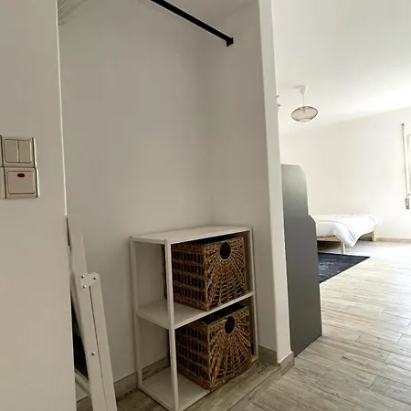 Апартаменты Spacious In Sunny Minutes To Лориньян