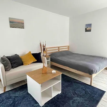 Spacious In Sunny Minutes To Апартаменты