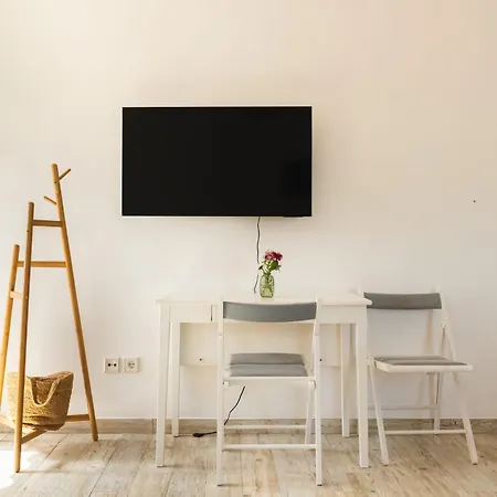 Апартаменты Spacious In Sunny Minutes To Лориньян