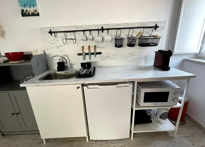 Spacious In Sunny Minutes To Appartamento *